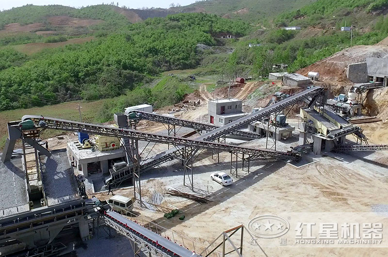 南陽生產現(xiàn)場，根據(jù)產量搭配生產線設備