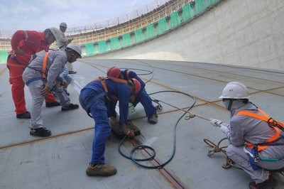 天氣太熱? 化工建設(shè)者堅持“向前沖”