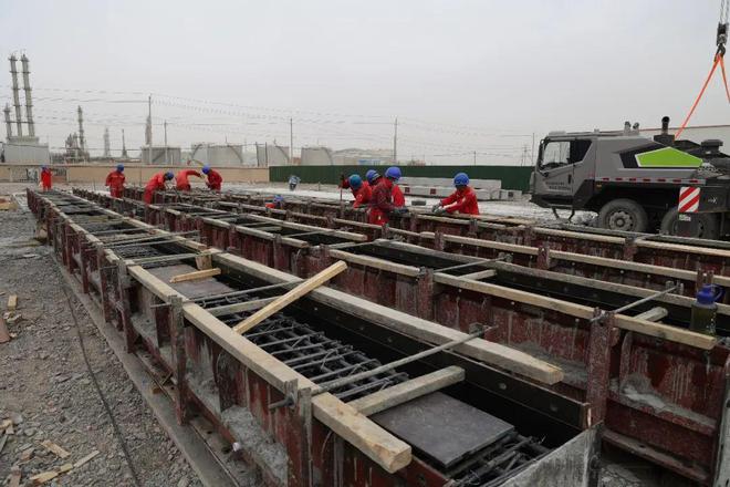 牢記囑托 再創(chuàng)佳績(jī)丨塔河煉化廠際管廊工程拉開(kāi)序幕,模塊化施工高效推進(jìn)